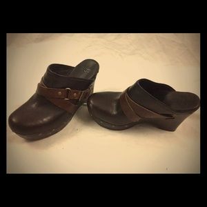 Ugg Clogs, Brown Pebbled Leather.